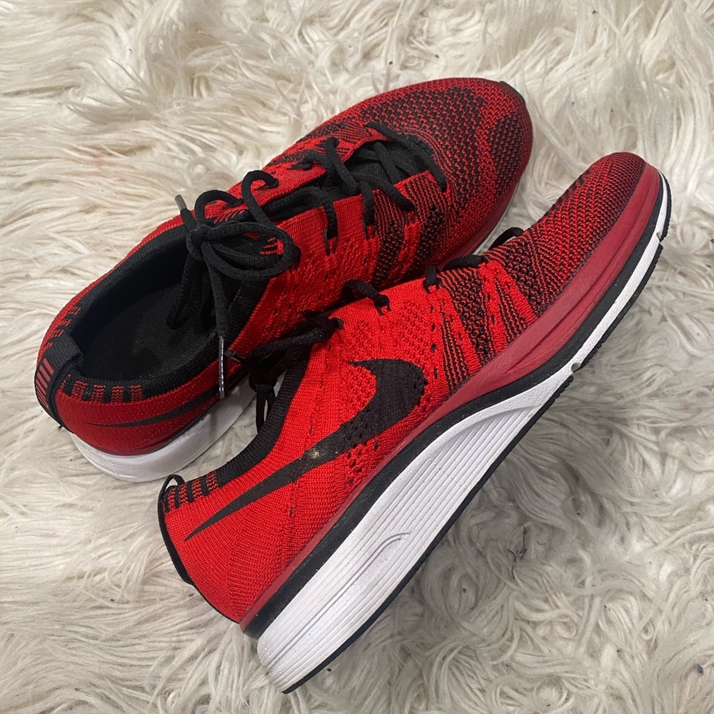 Nike flyknit running shoes